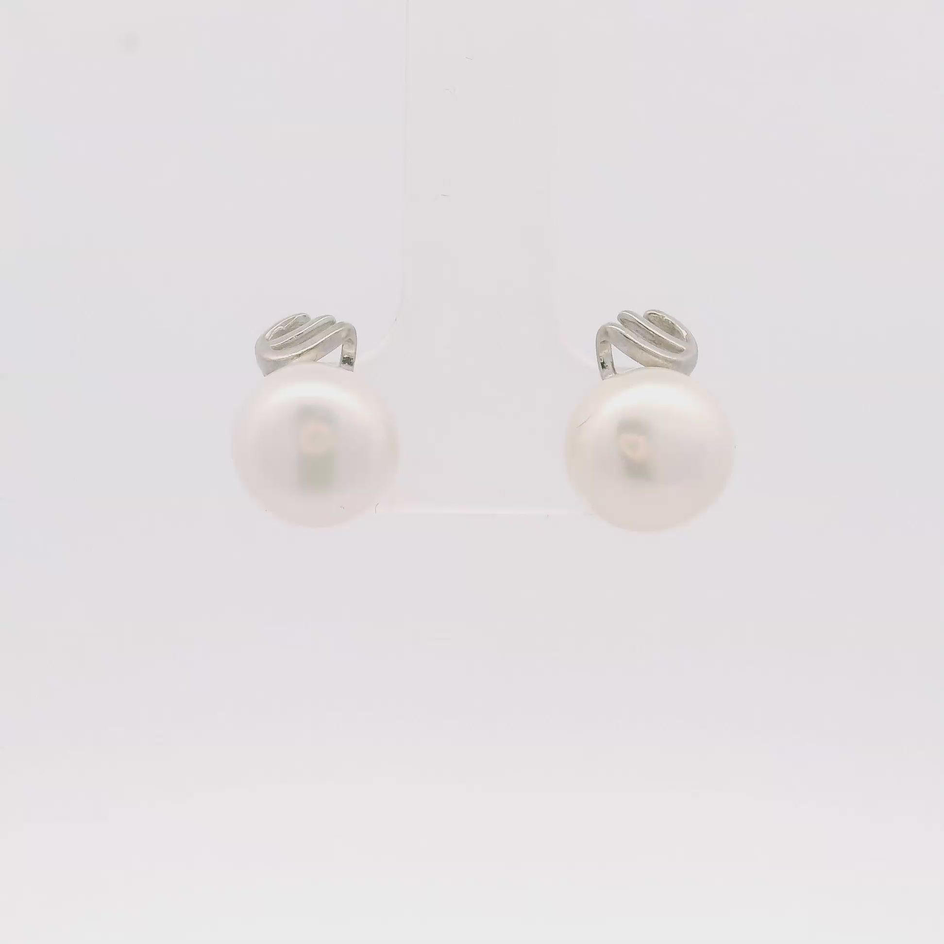 delight-pearl-earrings